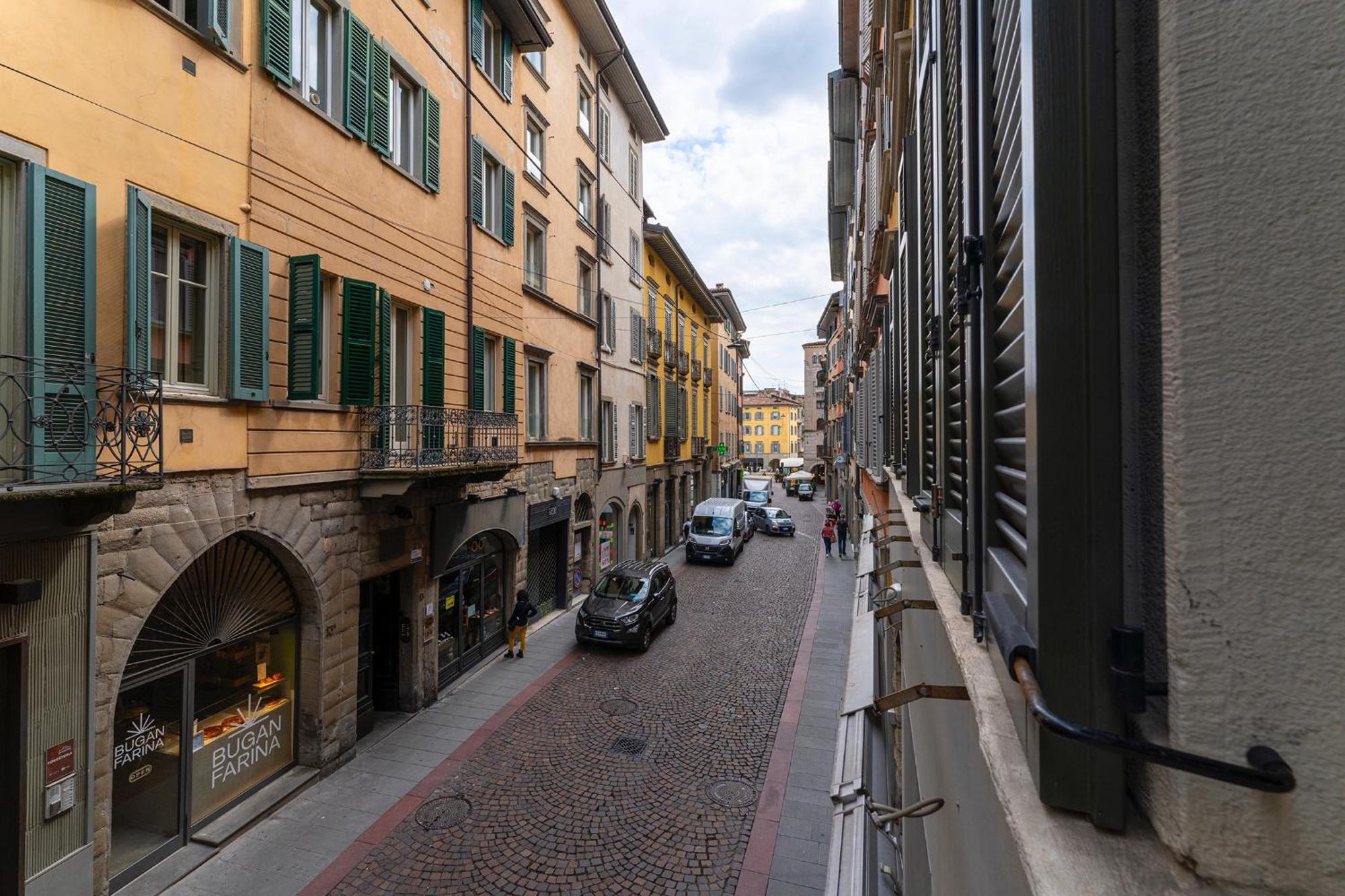 Magic Place Bergamo! Classy Apartment In The Heart Of The City Exterior photo