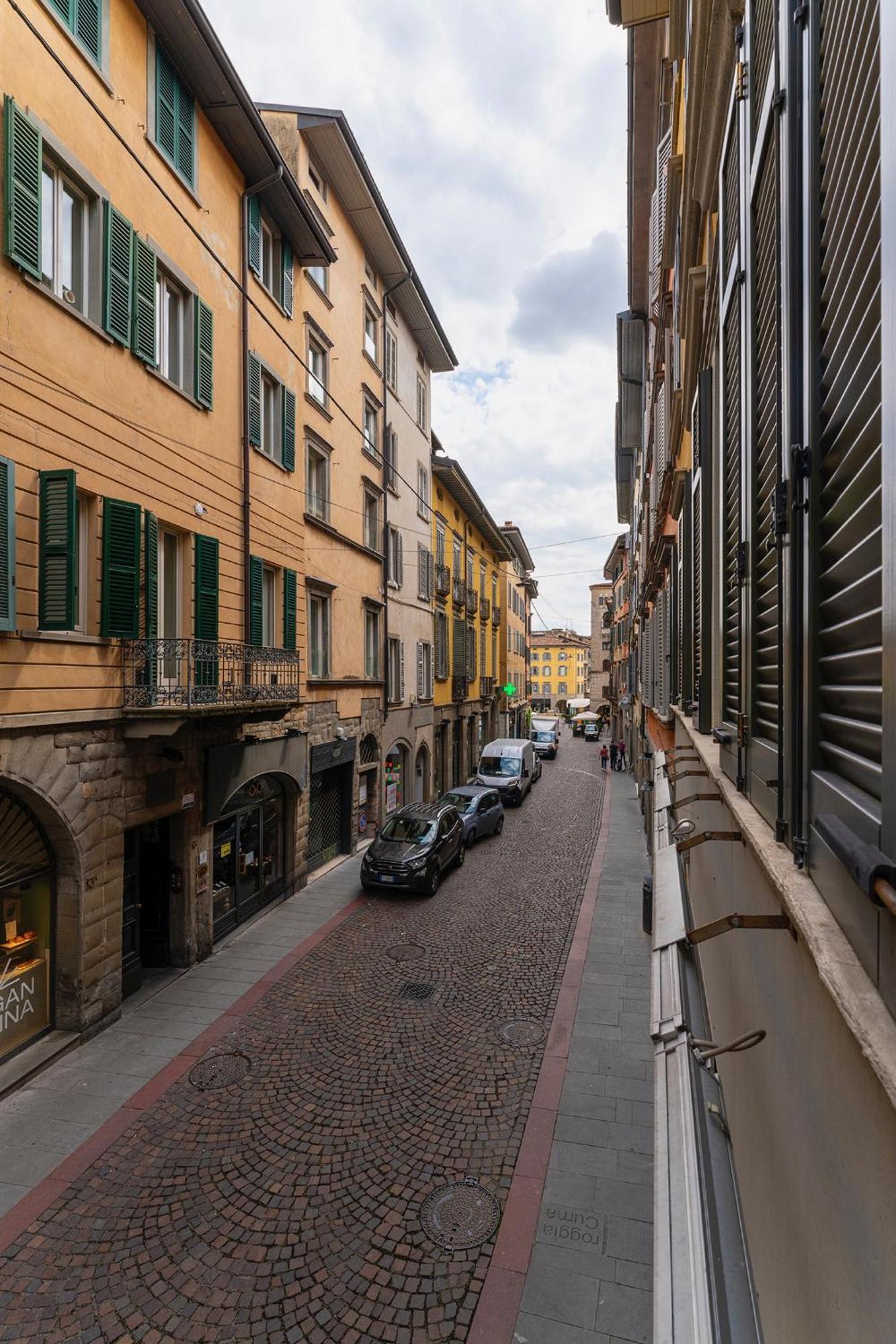 Magic Place Bergamo! Classy Apartment In The Heart Of The City Exterior photo